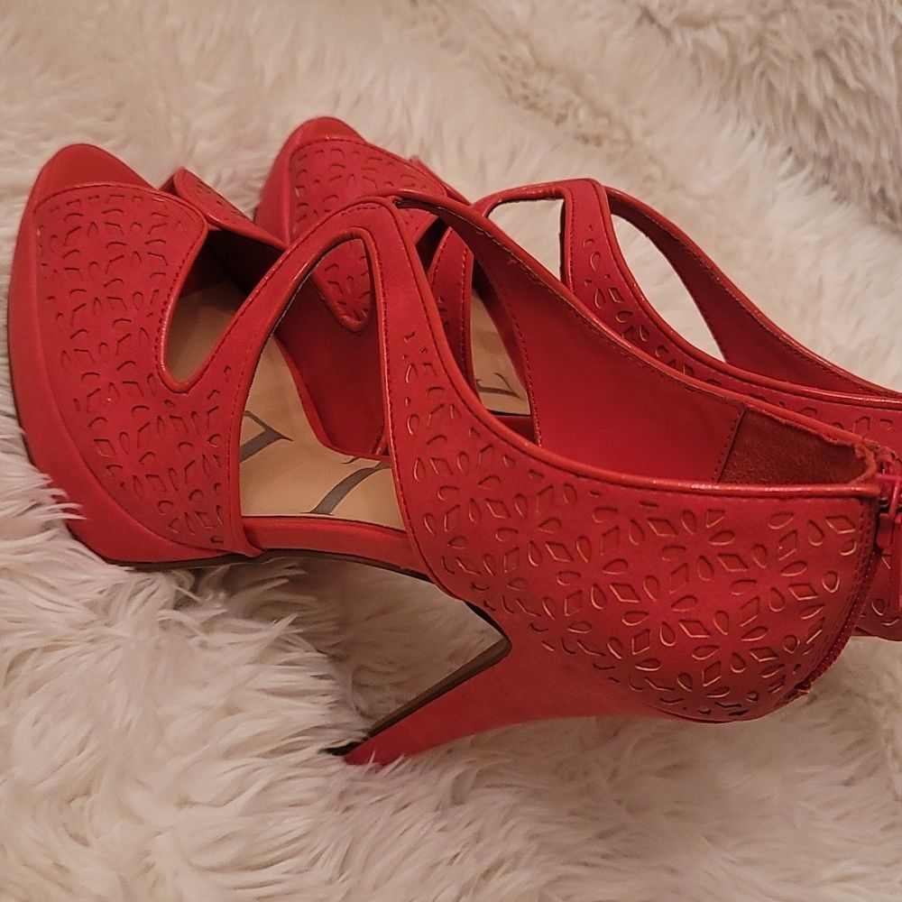 Elle Women's Platform Heels - Picture 8 of 16
